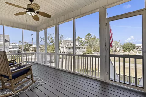 131 Dogwood Ln, Pass Christian, MS 39571