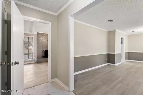 Entry Way - 5205 Harrow Dr, Jackson, MS 39211 photo 2 of 5