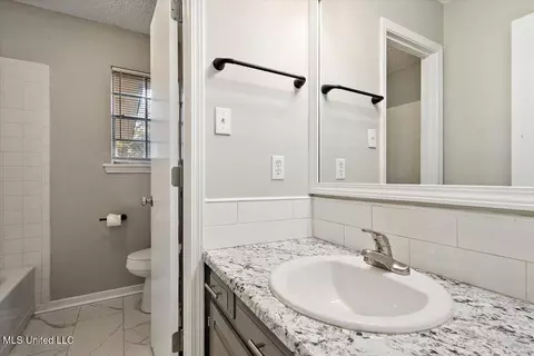 Bath - 5205 Harrow Dr, Jackson, MS 39211 photo 3 of 3