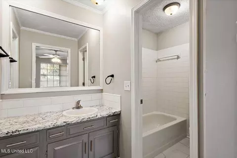 Bath - 5205 Harrow Dr, Jackson, MS 39211 photo 2 of 3