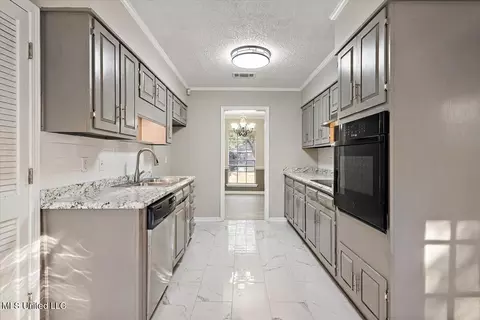 Entry Way - 5205 Harrow Dr, Jackson, MS 39211 photo 5 of 5