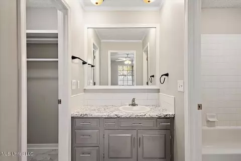 Bath - 5205 Harrow Dr, Jackson, MS 39211 photo 1 of 3