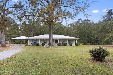 2113 Vaughandale Rd, Gautier, MS 39553
