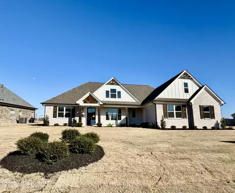 1762 Bakersfield Way, Nesbit, MS 38651
