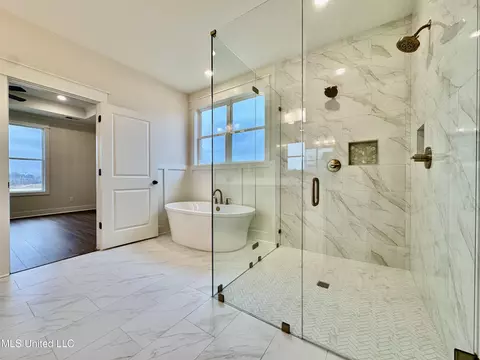 Bath - 1762 Bakersfield Way, Nesbit, MS 38651 photo 4 of 7