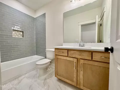 Bath - 1762 Bakersfield Way, Nesbit, MS 38651 photo 7 of 7