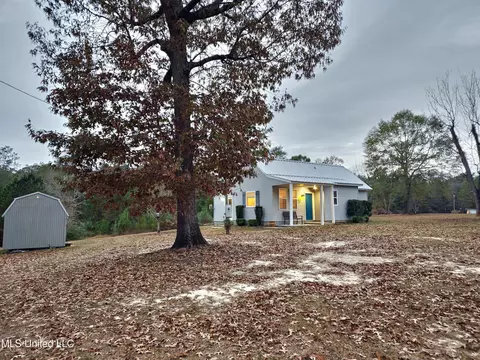 105 T V Tower Rd, Perkinston, MS 39573