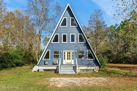 14004 Ann Rd, Moss Point, MS 39562