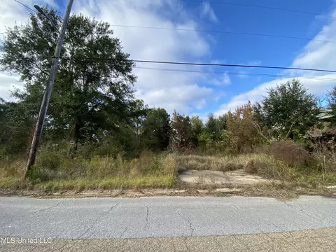 107 Hickory St, Pass Christian, MS 39571