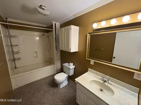 Bath - 11828 Ormond Rd, Moss Point, MS 39562 photo 2 of 6