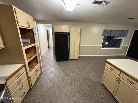 Kitchen - 11828 Ormond Rd, Moss Point, MS 39562 photo 2 of 2