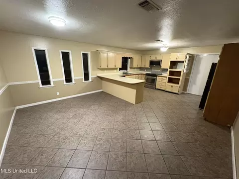 Living - 11828 Ormond Rd, Moss Point, MS 39562 photo 1 of 4