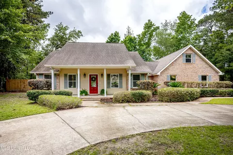 7321 Ieke Cir, Diamondhead, MS 39525