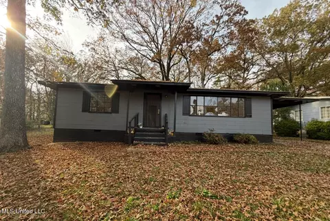 2871 Woodside Dr, Jackson, MS 39212