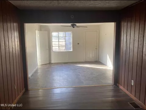 Living - 2871 Woodside Dr, Jackson, MS 39212 photo 5 of 5