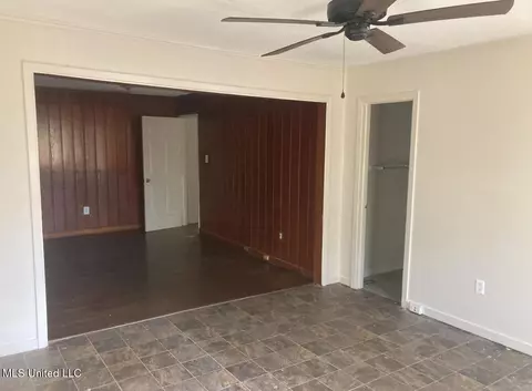 Living - 2871 Woodside Dr, Jackson, MS 39212 photo 4 of 5