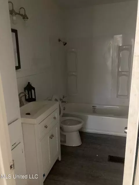 Bath - 2871 Woodside Dr, Jackson, MS 39212 photo 3 of 3