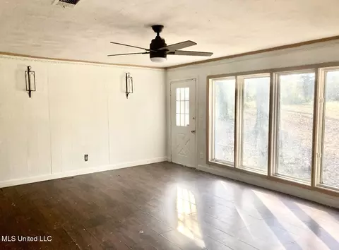 Living - 2871 Woodside Dr, Jackson, MS 39212 photo 3 of 5