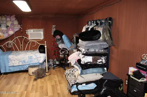 Bedroom - 2108 Joel Lang Rd, Mccomb, MS 39648 photo 2 of 2