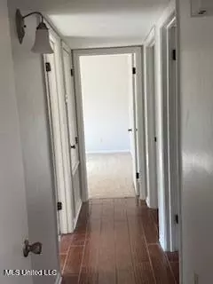 Entry Way - 31 White Cv, Grenada, MS 38901 photo 3 of 3