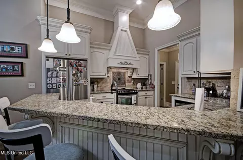 Kitchen - 217 Stonebridge Blvd, Brandon, MS 39042 photo 3 of 3