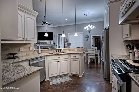 Kitchen - 217 Stonebridge Blvd, Brandon, MS 39042 photo 1 of 3
