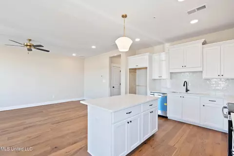 Kitchen - 709 Bolivar Dr, Nesbit, MS 38651 photo 2 of 2