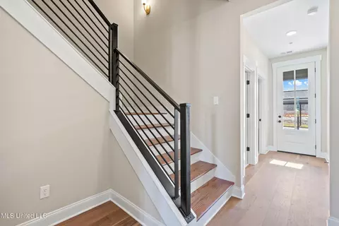 Entry Way - 709 Bolivar Dr, Nesbit, MS 38651 photo 2 of 2