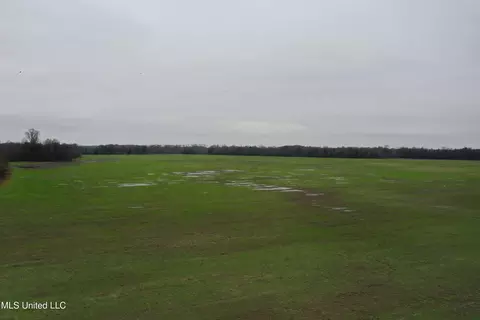 2000 Walnut Lake Rd, Dundee, MS 38626