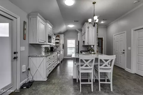 Entry Way - 730 Sawgrass Lakes Dr, Brandon, MS 39042 photo 3 of 5