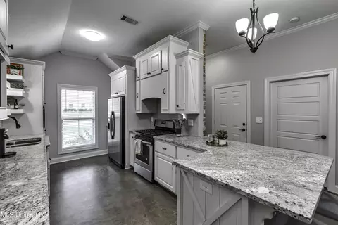 Kitchen - 730 Sawgrass Lakes Dr, Brandon, MS 39042 photo 3 of 8