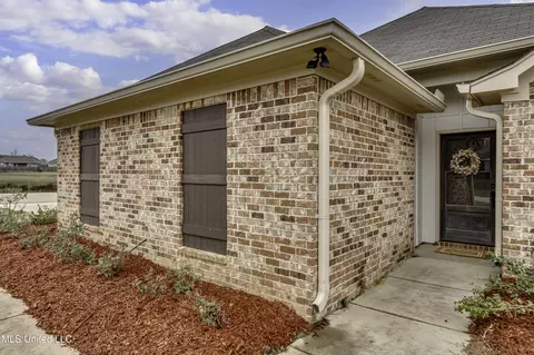 Exterior - 730 Sawgrass Lakes Dr, Brandon, MS 39042 photo 5 of 8