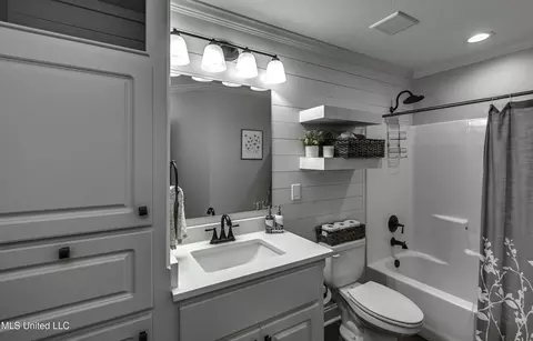 Bath - 730 Sawgrass Lakes Dr, Brandon, MS 39042 photo 1 of 5