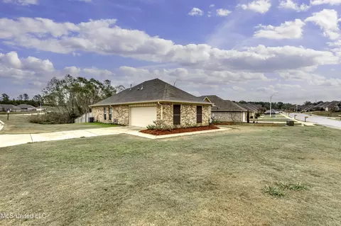 Exterior - 730 Sawgrass Lakes Dr, Brandon, MS 39042 photo 4 of 8
