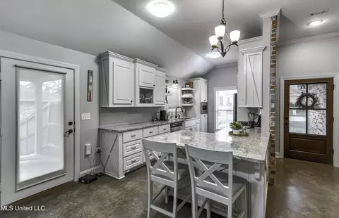 Kitchen - 730 Sawgrass Lakes Dr, Brandon, MS 39042 photo 1 of 8