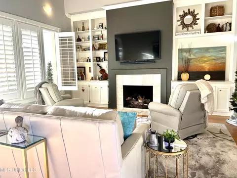 Living - 112 Dumaine Pl, Madison, MS 39110 photo 5 of 5