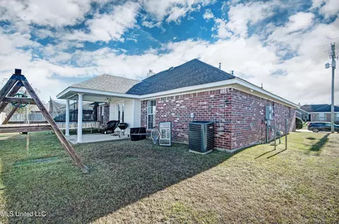 Exterior - 625 Post Oak Pl, Pearl, MS 39208 photo 4 of 6