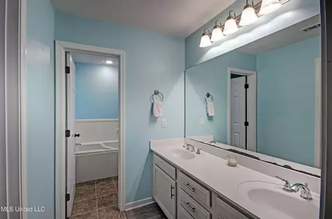 Bath - 625 Post Oak Pl, Pearl, MS 39208 photo 1 of 4
