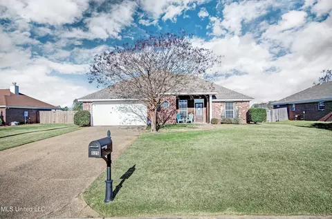 Exterior - 625 Post Oak Pl, Pearl, MS 39208 photo 2 of 6