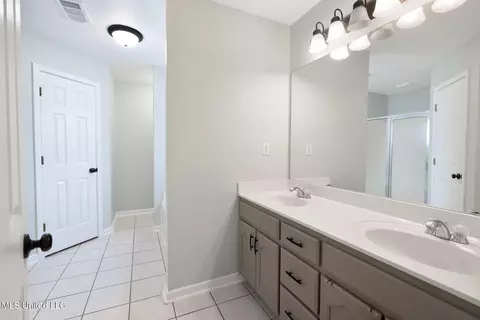 Entry Way - 1106 Fawn Dr, Hernando, MS 38632 photo 3 of 3
