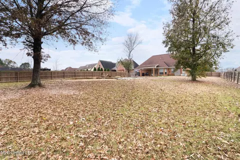 Exterior - 1106 Fawn Dr, Hernando, MS 38632 photo 2 of 2