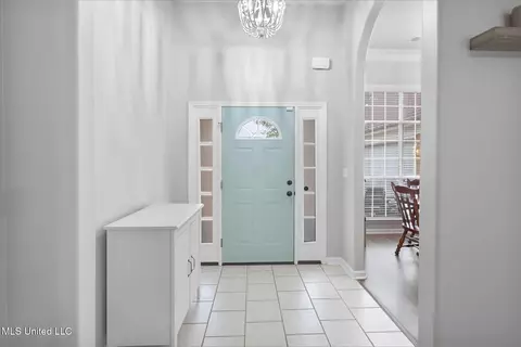 Entry Way - 1106 Fawn Dr, Hernando, MS 38632 photo 1 of 3