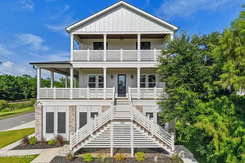 136 Vista Dr, Pass Christian, MS 39571