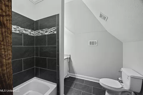 Bath - 116 Carrington Dr, Madison, MS 39110 photo 6 of 7