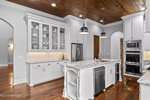 Kitchen - 116 Carrington Dr, Madison, MS 39110 photo 2 of 3