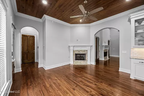 Living - 116 Carrington Dr, Madison, MS 39110 photo 3 of 5