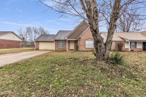 4125 Shadow Glen Dr, Horn Lake, MS 38637