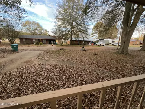 104 Goza St, Grenada, MS 38901 photo 2