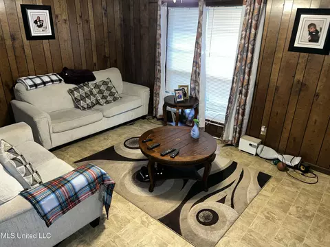 104 Goza St, Grenada, MS 38901 photo 3