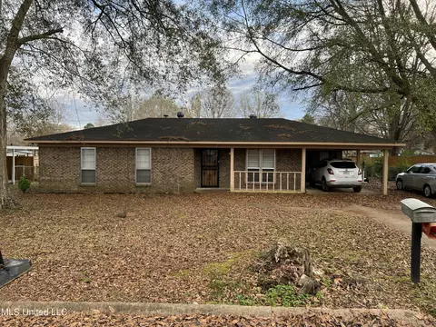 104 Goza St, Grenada, MS 38901